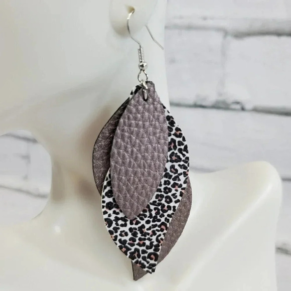3 Layer Metallic Animal Print Faux Leather Dangle Chic Lightweight Earrings 3g5 - Picture 3 of 3